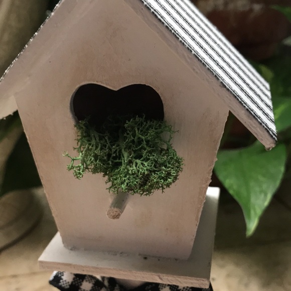 Fun Farmhouse Birdhouse - Picture 4 of 5
